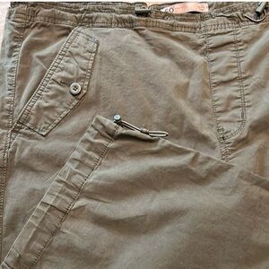 So wide leg pull on pant. Olive. XL